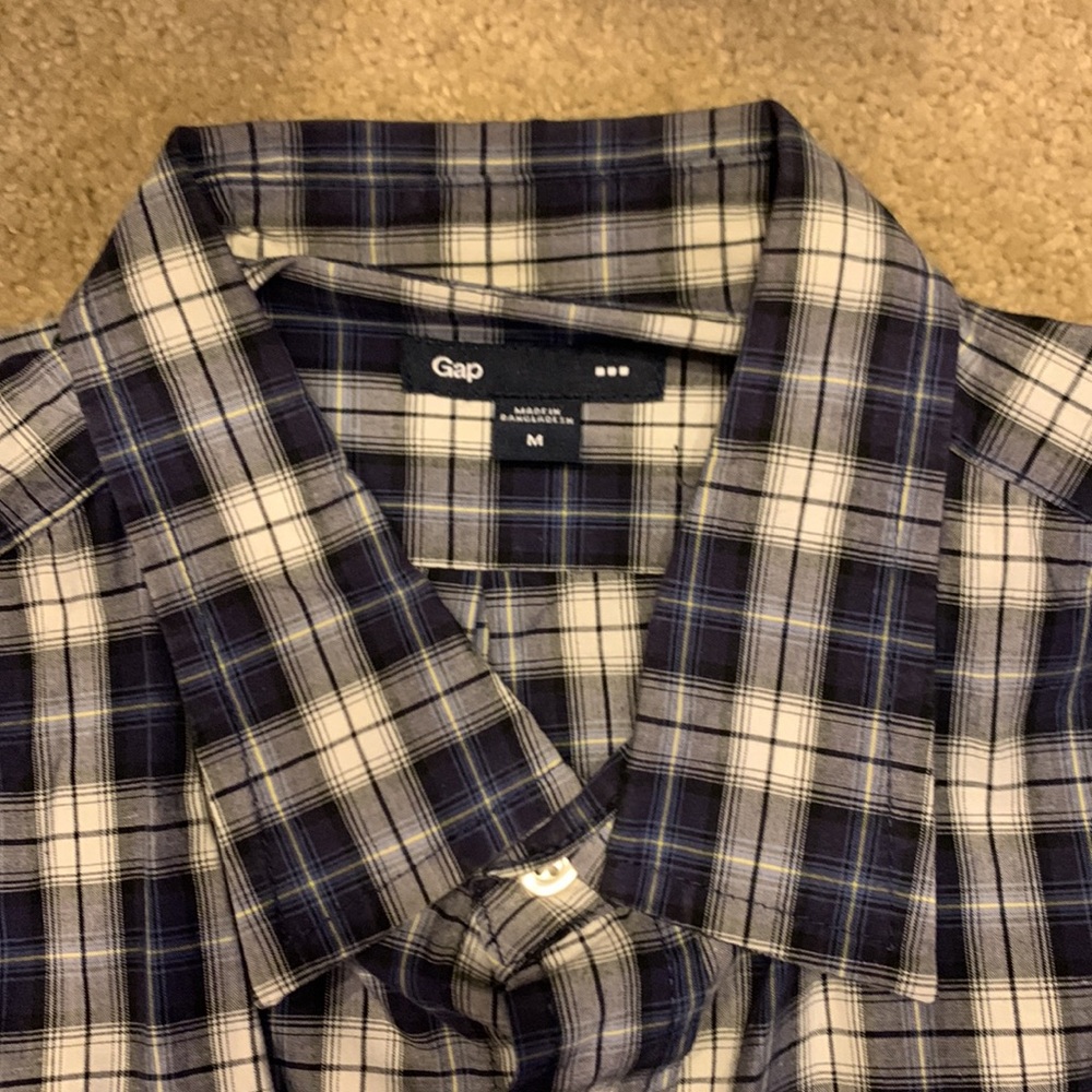 GAP Casual Button-Up - Picture 2 of 4